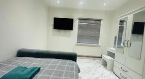 KNIGHTSBRIDGE COURT - Image 4