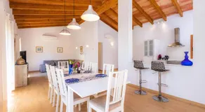 Maison \"Pula Rustic\", avec vue sur les montagnes, piscine et Wi-Fi. - Image 4