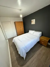 Lovely Flat in Old Trafford - Image 5