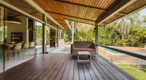 Casa térrea de alto padrão com piscina e cozinha de cinema na Granja Viana - Image 3