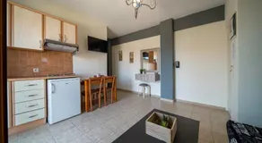Helen's Studios & Apartments - Image 2