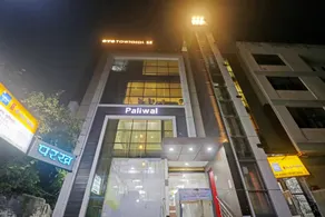 Super Townhouse Z Square Mall Formerly The Mall Road Inn - Image 3