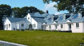 Sunflower Apartment, Family accommodation Near Tenby in Pembrokeshire - Image 3