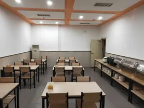 Jiading Business Hotel - Image 4