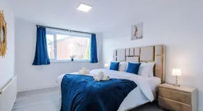 Pearl Reside - Sleeps 5, Free Parking & 5 Mins Manchester Centre - Image 2