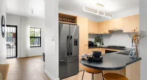 East on King - Minutes to Dining, Parklands & CBD - Image 2