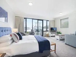 King Size Studio With Water View, Walk To The City - Image 5