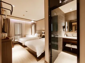 Hanting Hotel Qingdao May Fourth Square Zhiquan Road Metro Station - Image 2