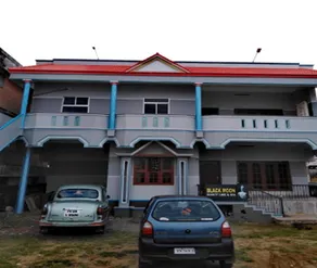 VLS Holiday Home - Image 5