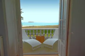 Villa With Direct Access to the Beach - Image 4