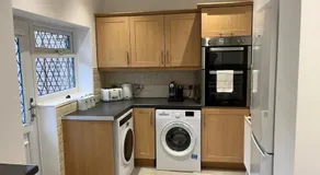 Comfortable, homely 4 bedroom property - Image 5