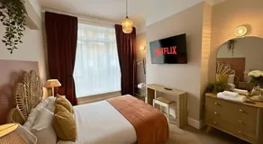 1Bd Apt City Centre Contractor Friendly - Image 2