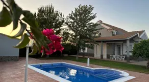 Chalet Californiano con Piscina - Image 5