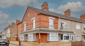 Stylish 3-Bed Home, Free Double Parking, Near Seafront - Image 3