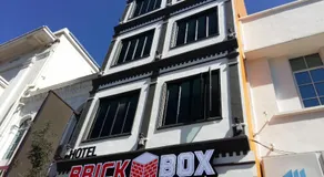 Brick Box Hotel - Image 5