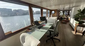 Stunning boat with a view - Image 4