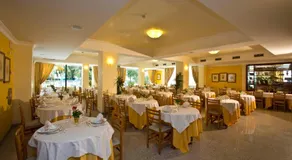 Hotel Sayonara - Image 2