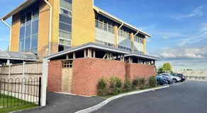 2 Bed Apartment - Sleeps 4 - Wifi - Parking - Image 4
