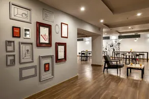Super Townhouse Centre Point Inn Near Esplanade Metro Station - Image 5