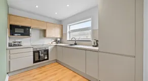 2 Bedroom House in Greenock with Free Parking - Close to Clyde Shipyard - Image 5