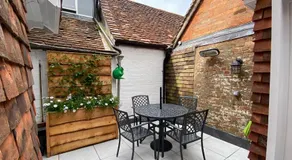 Hideaway Holiday Apartment - Image 5
