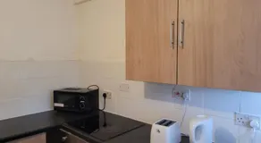 Amazing and Immaculate 2-Bed House in Manchester - Image 3