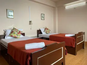 Primrose Apartment - Image 5