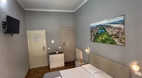 Crown Guest House - Image 2