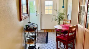 Timrad Stuga med dubbelsäng - bathroom and kitchen in main house - Image 4