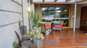 Bay Breeze Boutique Accommodation - Image 5