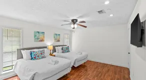 15 Min to LSU & Downtown Oak Hills Place Hideaway - Image 2