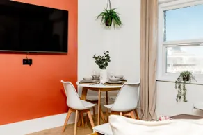 Hyde Park Designer Serviced Apartments with A/C - Image 4