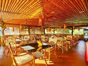 La Promenade Hotel - Image 2
