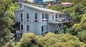 Pier 26 Coastal Retreat - Image 4