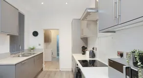 Leicester Serviced Accomodation, Sleeps 8 - Image 3