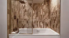Home at Highgrove - Private Garden & Parking - Image 2