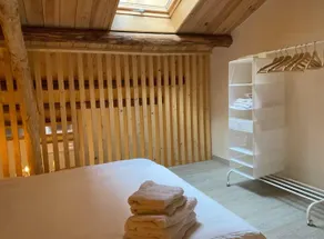 Cosy mountain cabin in the city with patio & pool - Image 4