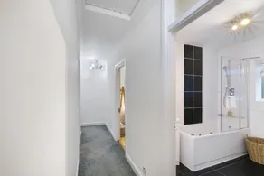 Modern 4 Bedroom House with Garden in Feltham - Image 4