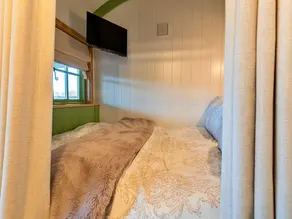 Finest Retreats - The Shepherd's Hut at Northcombe Farm - Image 2