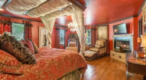 The Funky Monkey Inn - Image 2