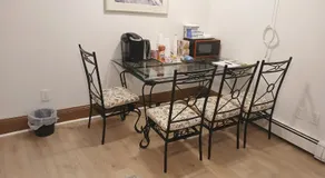 King-bed room with private bath -FREE WIFI-- New London-Mystic - Image 3