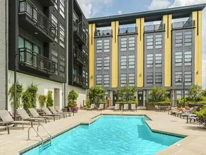 Stylish Uptown 1 BR with Private Rooftop, Pool, Gym & Free Parking - Image 1