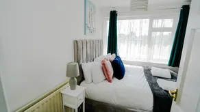 Spacious 5bed House Free Parking Close To Heathrow - Image 2