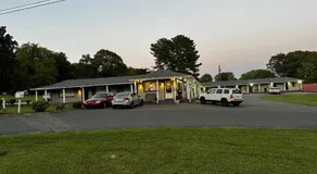 Bea's Parkway Inn - Image 4