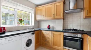 Cozy Homestay with Sea & Garden Views Ultra Fast WiFi Close to Town - Image 2