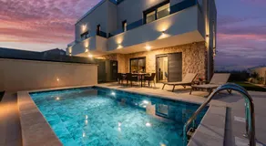 Seaview Twin Villa Royal with heated pool, jacuzzi and sauna - by TA Leut Agency - Image 4