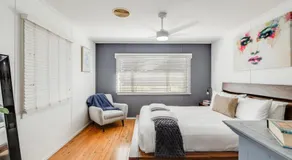 Stylish Cottage Near Hospital Precinct! - Image 2