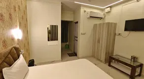 hotel shiv - Image 5