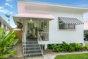 Tropicana Bungalow - Retro Getaway - Image 2