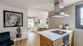 The White Flats Les Corts - Image 3